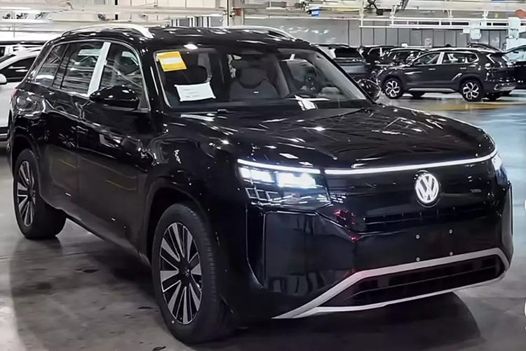 Volkswagen Teramont 2025 "lộ hàng" nội thất trước thềm ra mắt