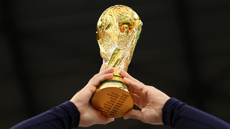 Hé lộ bí mật thú vị dưới đáy cúp vàng World Cup 