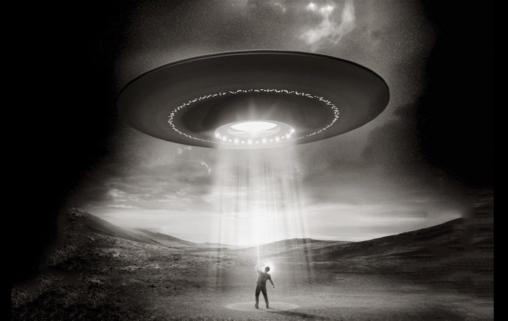 Chuyên gia bật mí thời điểm UFO thường "ghé thăm" Trái đất 