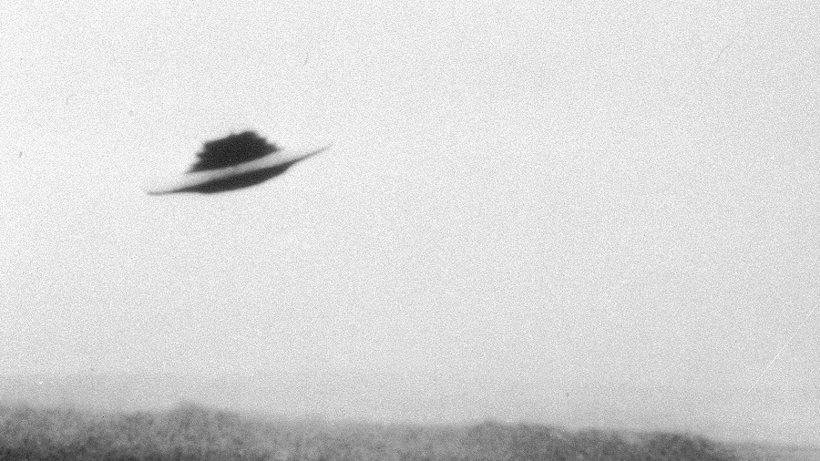 Giật mình vật thể lạ xuất hiện trên dãy núi Andes: UFO ghé thăm? 