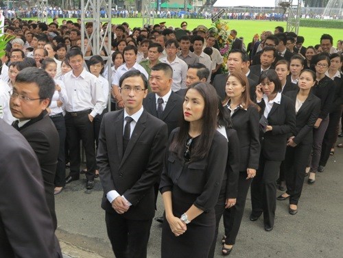 Hà Tăng, Quyền Linh đội nắng... chờ viếng Đại tướng