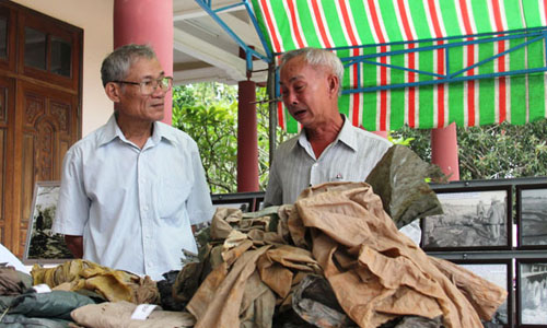 Rơi nước mắt nhìn kỷ vật của hàng trăm liệt sĩ vừa tìm thấy