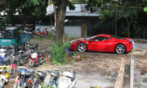 Siêu xe Ferrari 458 ''nát đầu'' tại TP HCM của thiếu gia Phan Thành?