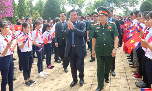 Ảnh: Thủ tướng Campuchia Hun Sen thăm Di tích lịch sử đoàn 125