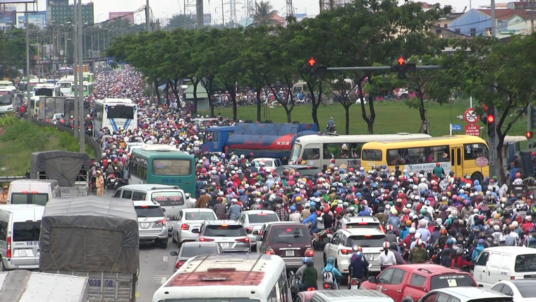 Cửa ngõ về Miền Tây “tê liệt” kinh hoàng giữa biển người, xe