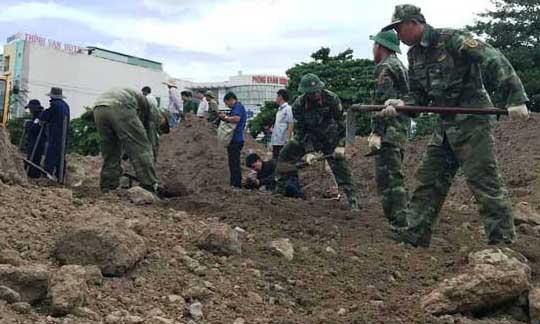 Tìm thấy nhiều di vật liệt sĩ trong sân bay Tân Sơn Nhất