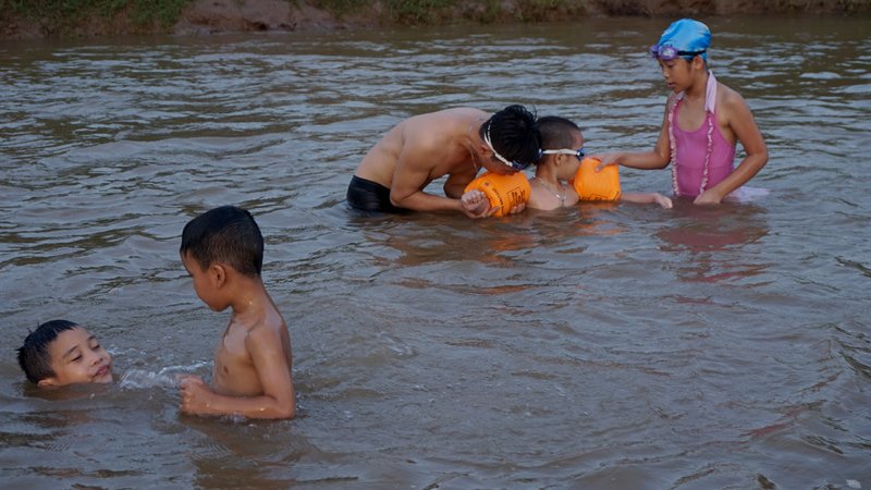 Chùm ảnh: Kỳ thú “bãi biển” hoang sơ giữa Hà Nội