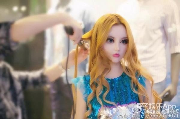 Hot girl Trung Quốc giống hệt búp bê Barbie gây sốt