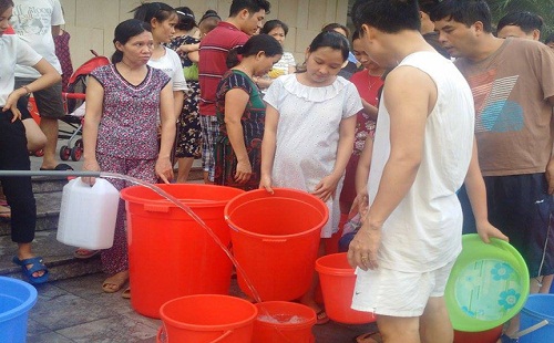 Mới đầu hè, dân chung cư đã kêu “loạn trời” vì thiếu nước