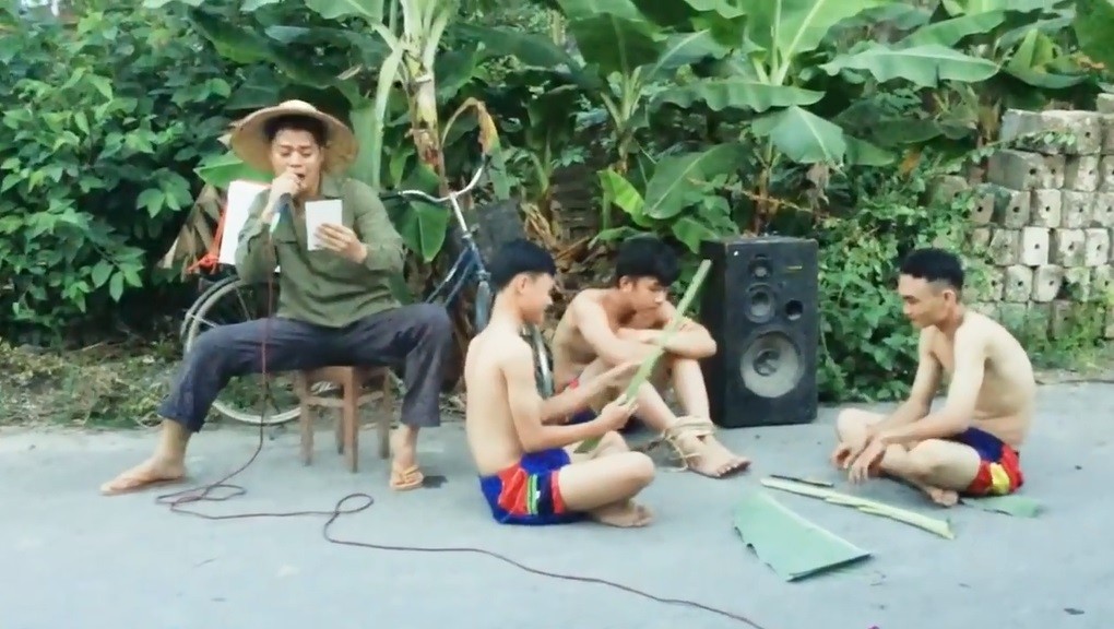 Video: Anh chàng bán kem lại gây sốt khi cover hit “Vẫn nhớ”