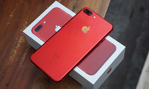 Cận cảnh iPhone 7 Plus màu đỏ giá 25 triệu ở VN