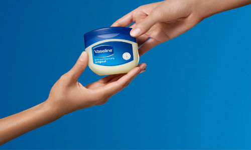 Video: 5 mẹo hay từ vaseline không nên bỏ qua