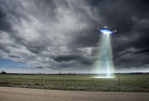 UFO từng được Hải quân Mỹ phát hiện bất ngờ trở lại Anh