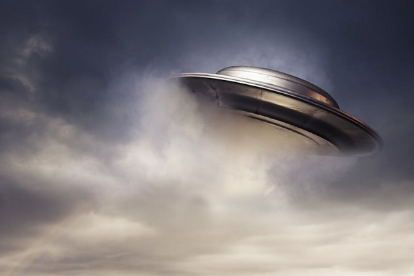 UFO có thật, nhà khoa học tiết lộ vận tốc kinh hoàng 