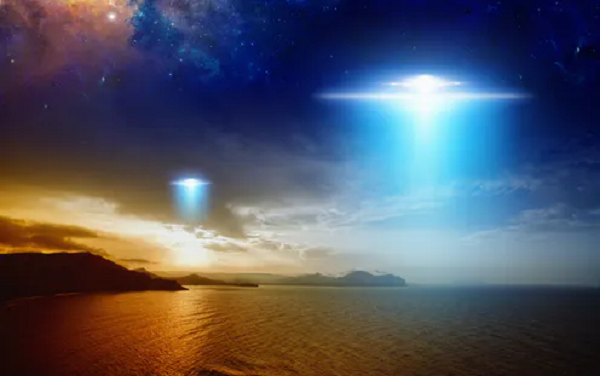 Tóm được UFO màu xanh kỳ quái 2 lần xuất hiện "trêu ngươi" con người? 