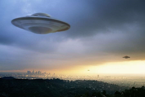 Nhân chứng nhìn thấy UFO: "Công nghệ vượt xa con người 1.000 năm!"