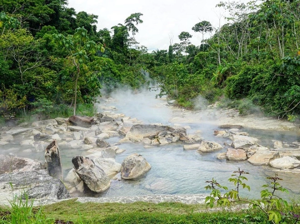 Dòng sông đun sôi mọi thứ và loạt địa điểm kỳ quái nhất hành tinh 