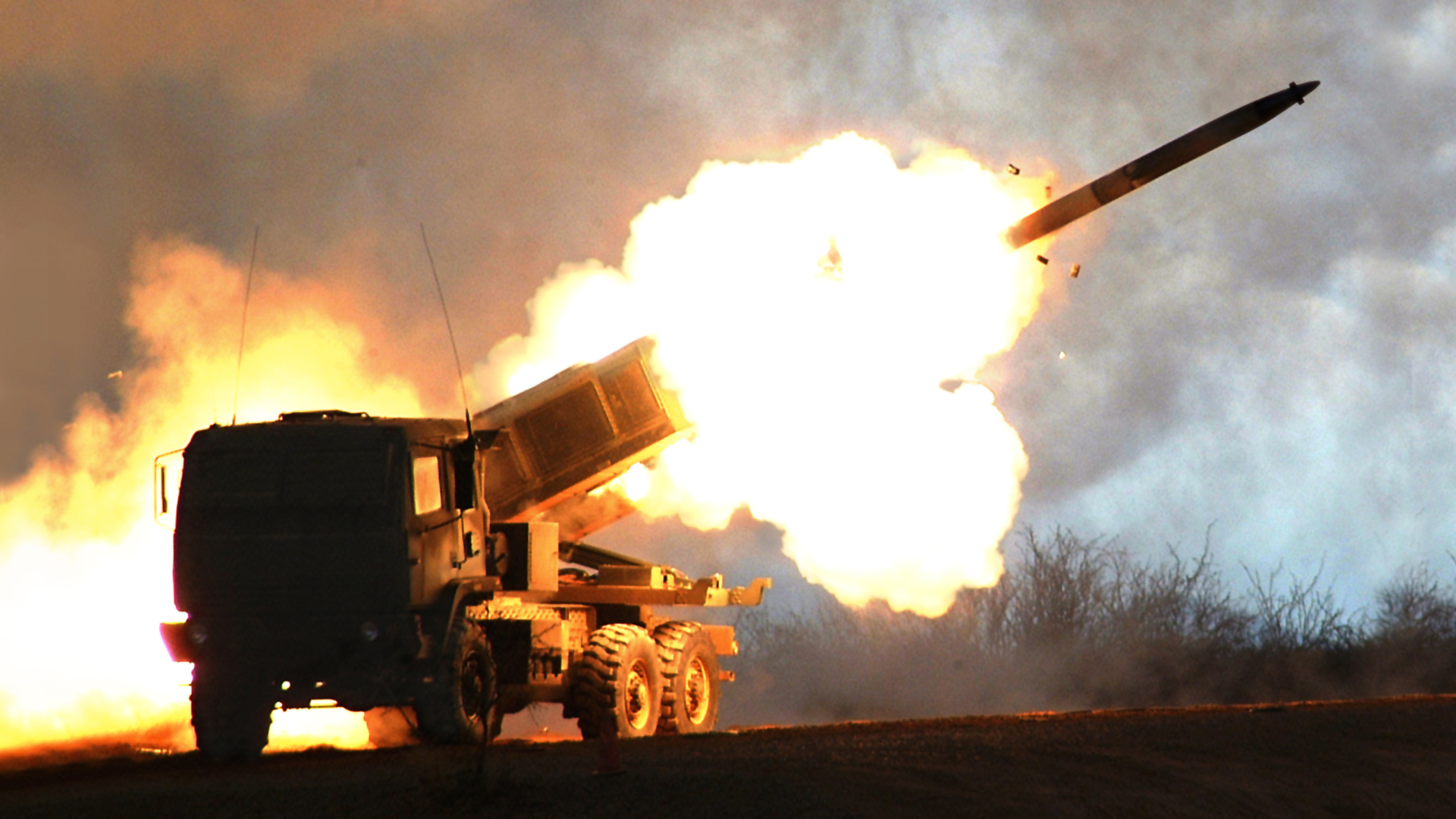 Mỹ úp mở lý do bán rocket phóng loạt HIMARS cho Ba Lan