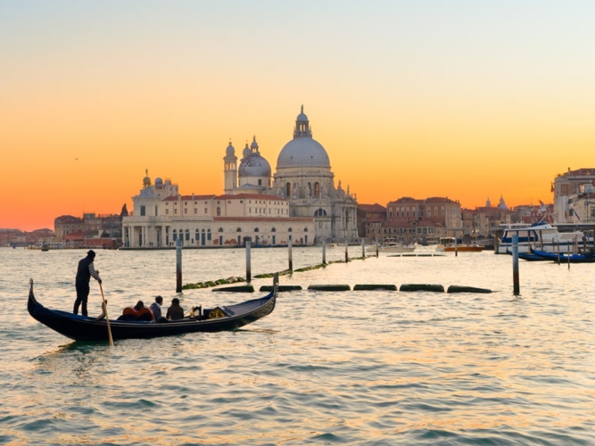 Vỡ mộng "thiên đường" Venice, ảnh khác xa so với thực tế 