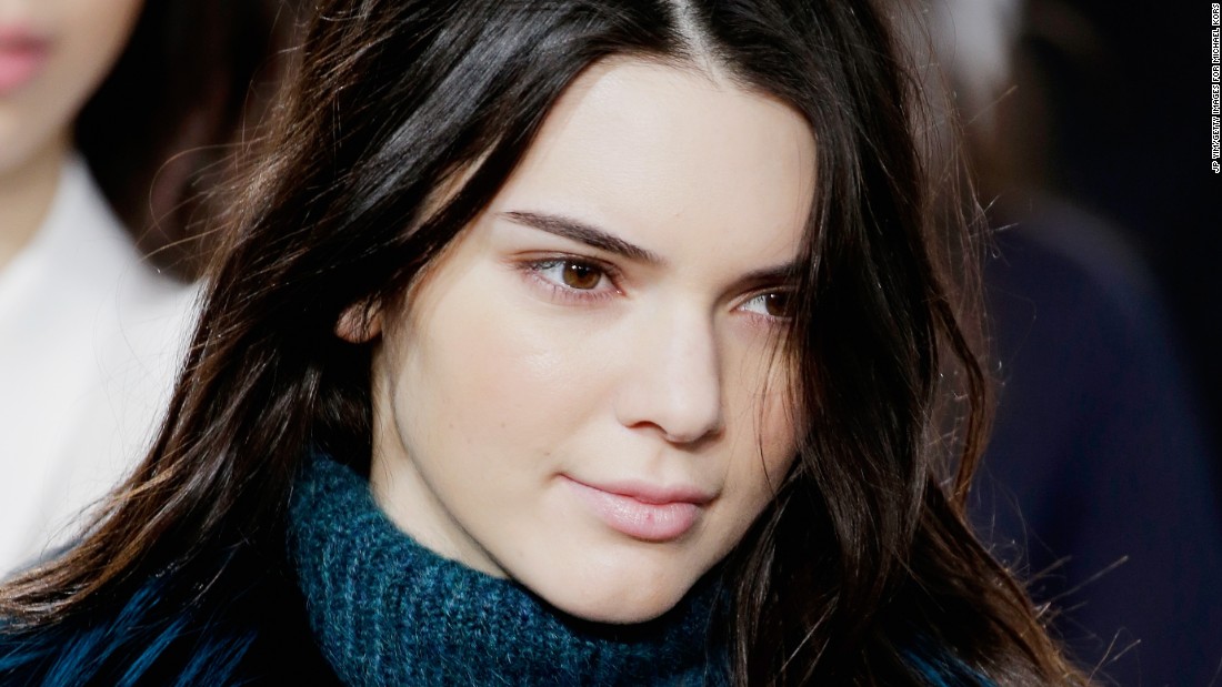 Kinh nghiệm trị mụn của siêu mẫu Kendall Jenner