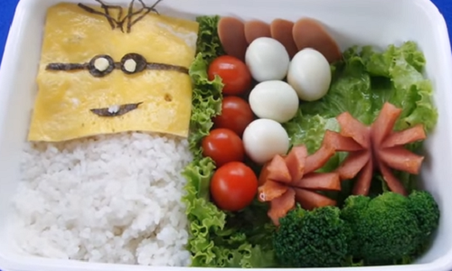 Video: Tuyệt chiêu làm cơm bento minion ngon ngất ngây