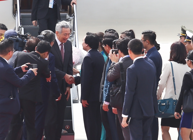 Video: Thủ tướng Singapore cùng phu nhân đến Đà Nẵng dự APEC 2017