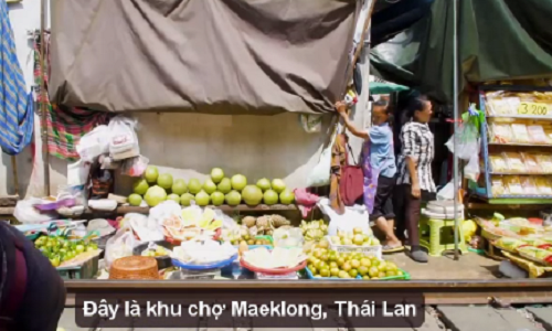 Video: Khu chợ "cận kề sự sống và cái chết" nổi tiếng tại Thái Lan