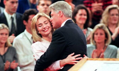 Video: “Bà hỏa” ghé thăm dinh thự của vợ chồng cựu TT Clinton