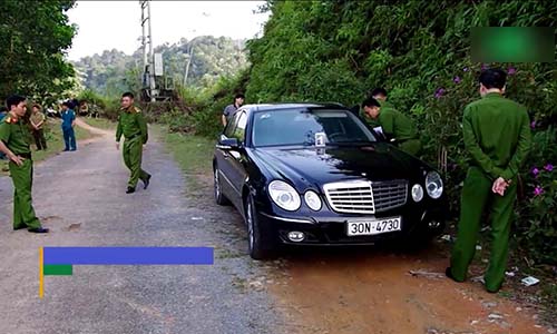 Video: Cả gia đình tử vong trong ô tô Mercedes: Bí ẩn trần xe bị cháy?