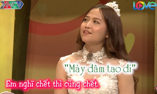 Video: "Chuyện tình hồ bơi" của cặp vợ chồng son siêu dễ thương