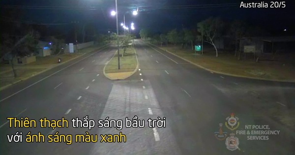 Video: Thiên thạch màu xanh bí ẩn lóe sáng trên bầu trời ở Australia