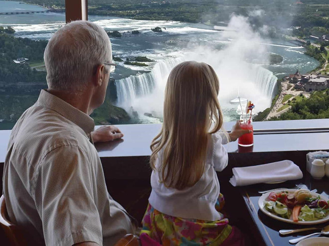 Video: Ngắm thác Niagara hùng vĩ từ nhà hàng xoay độc đáo cao 250 m