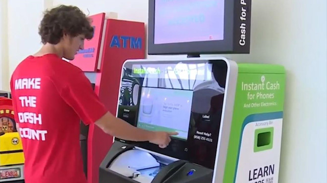 Video: Chiếc máy ATM tự động thu mua điện thoại cũ