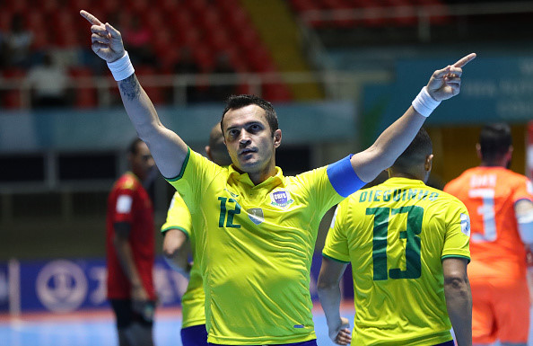 Video: Pha làm bàn sáng tạo của huyền thoại futsal Falcao