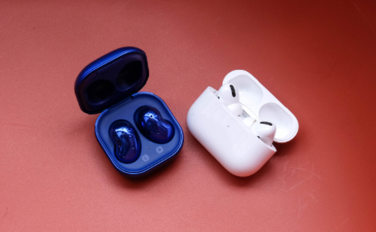 So sánh tai nghe Galaxy Buds Live và AirPods Pro