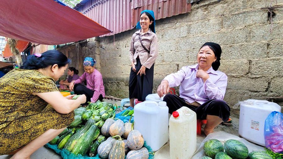 Nhộn nhịp chợ phiên Yên Minh