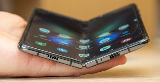 Cận cảnh chiếc Galaxy Fold Lite màn hình gập giá rẻ sắp ra mắt