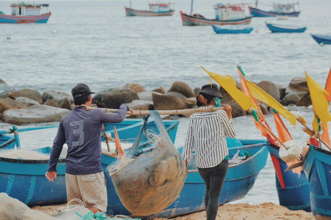 Thăm làng chài hoang sơ gần Gành Đá Đĩa ở Phú Yên