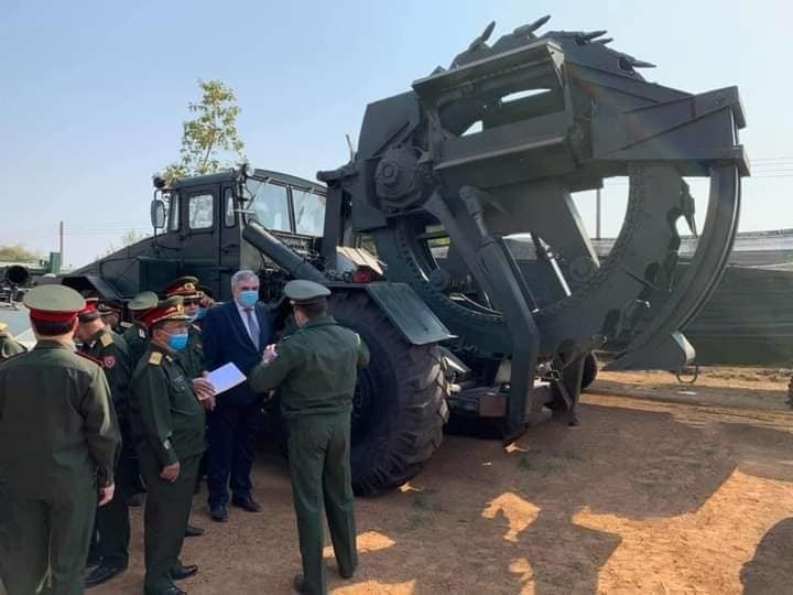 Dàn xe công binh Quân đội Lào vừa nhận vào biên chế