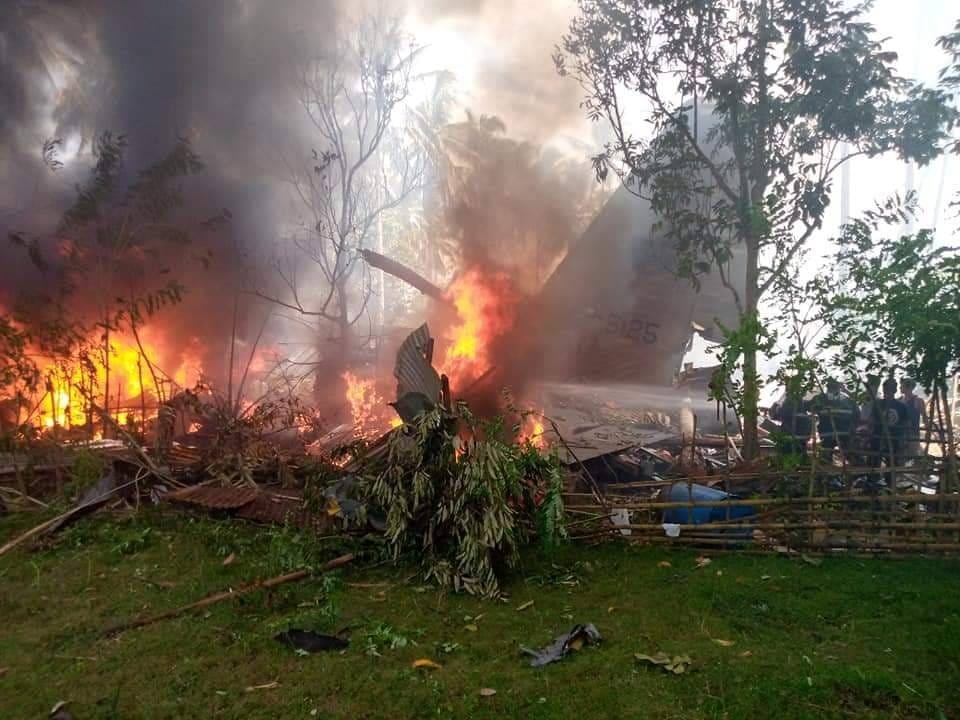 Tai nạn C-130 ở Philippines: Nhiều người nhảy ra trước khi máy bay rơi