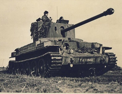 Cận cảnh "quái thú bọc sắt" TOG-2 nặng 90 tấn của Anh