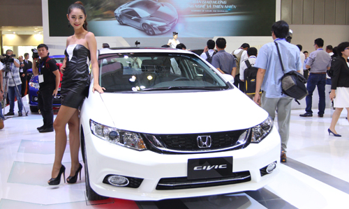 Honda Civic 2015 2.0 AT giá gần 870 triệu tại VN