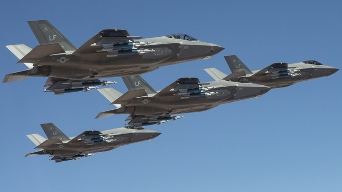 Phi đội F-35 chế độ "quái thú" Mỹ xuất hiện gần biên giới Nga?