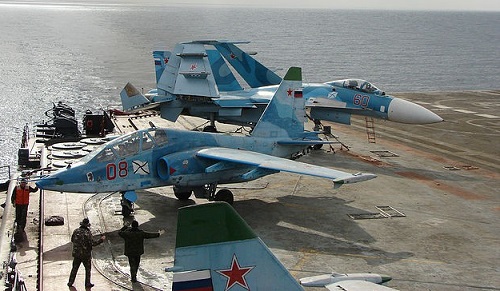 Phi công Su-33, Su-25UTG Nga buộc phải tập luyện trên tàu sân bay cũ hỏng?