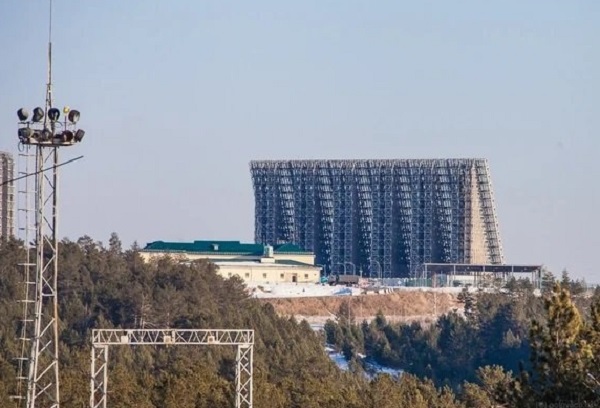 Lo sợ chiến tranh, Nga tăng cường “tai mắt” ở Kaliningrad bằng trạm radar “hàng khủng“