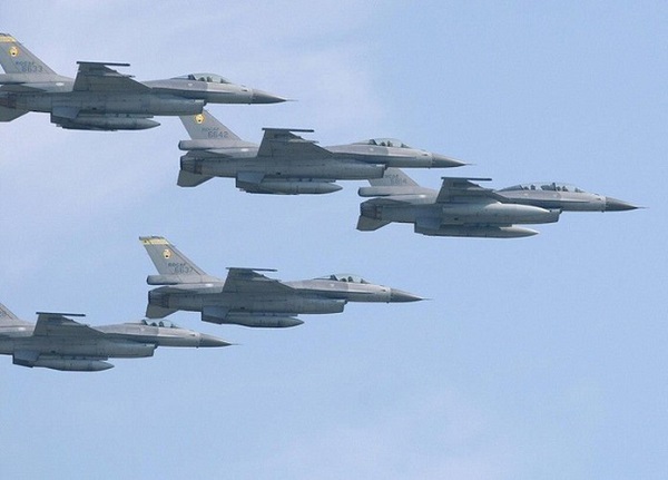 Tiêm kích F-16 đảo Đài Loan ào ạt tập ném bom đa năng Mk-84