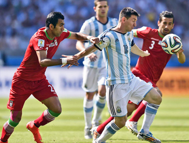 Argentina 1-0 Iran: Messi cứu rỗi Albiceleste phút bù giờ