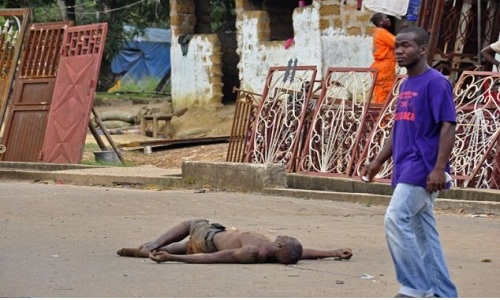 Những hình ảnh đau lòng trong tâm dịch Ebola