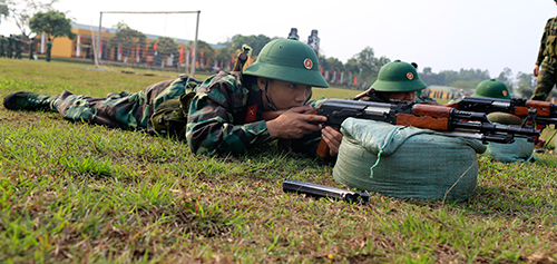 Tân binh Quân đoàn 2 trưởng thành trên bãi tập