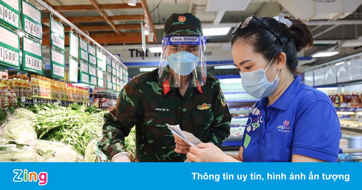 Một ngày đi chợ hộ người dân TP.HCM của anh lính trẻ